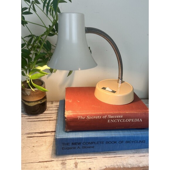 Underwriters Other - Vintage Underwriters Laboratories Tan Portable Lamp BC1001 Desktop Industrial